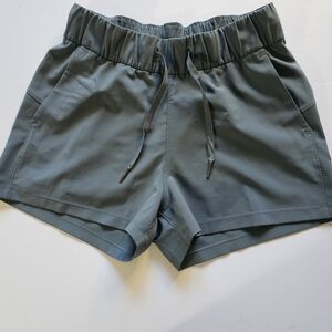 Lululemon‎ On The Fly Shorts 2.5 in Gravity Green.